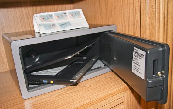 YALE LAPTOP 4